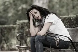 老公抛妻弃子，她独自一人抚养起两个儿子图片