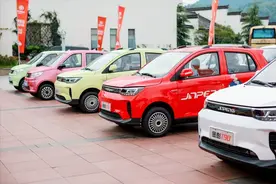 这2款皮卡式老年代步车，客货两用，续航能达140公里，实用性很强图片