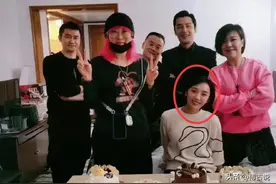胡歌官宣隐婚生女，老婆身份背景被曝光，回顾胡歌过往感情史图片