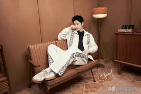 肖战白色运动套装造型好帅，运动服穿出高奢清爽少年感被圈粉了图片