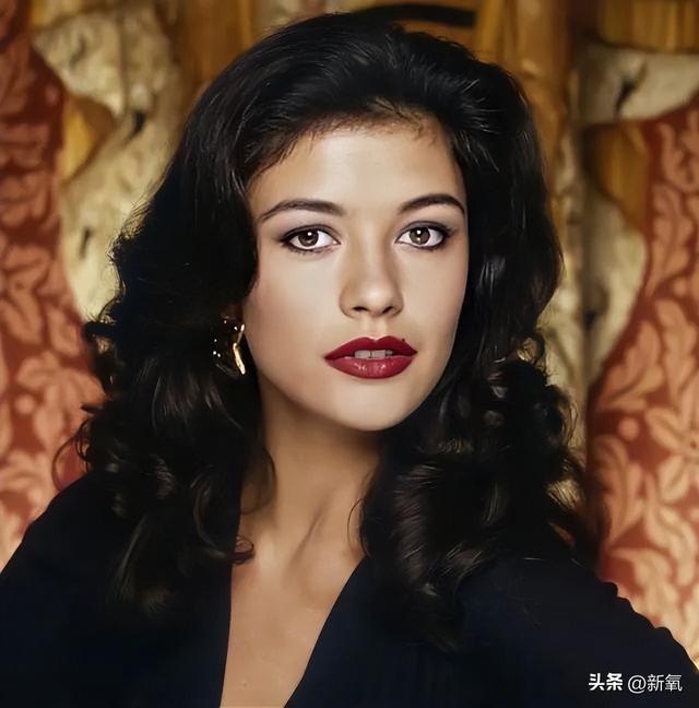 她曾是英国民选第一美人，从打败球花到认不出，是整过头了吗？