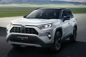RAV4荣放双擎版升级电池组不提价！车迷感叹：丰田终于慷慨一回图片