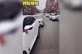 马路中间“花样停车”堵交通，网友直呼没见过图片