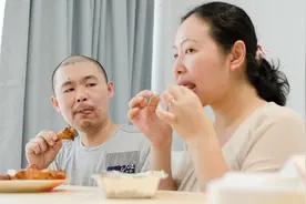 和老婆交换身份的故事图片