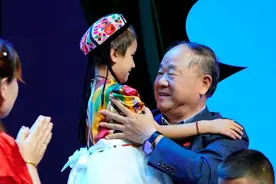 莫言和李宇春跨界同台，为的是一件事图片