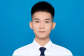 上海男神学霸：服役火箭军，退伍后获多家名企offer，现已签约特斯拉！图片