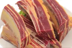 买牛排，要分清“黄膘”和“白膘”，只是颜色不同，差别可不小图片