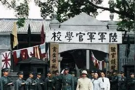 黄埔军校数千学员，只毕业了三分之一图片