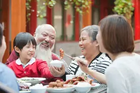 一杯酒，读懂一个人：白酒暗示你的性格秘密？揭开你的神秘面纱！图片