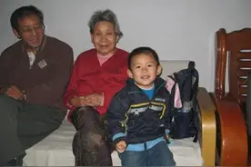 隔代遗传的威力有多大？儿子长得像“爷爷”，宝妈感觉特别尴尬图片