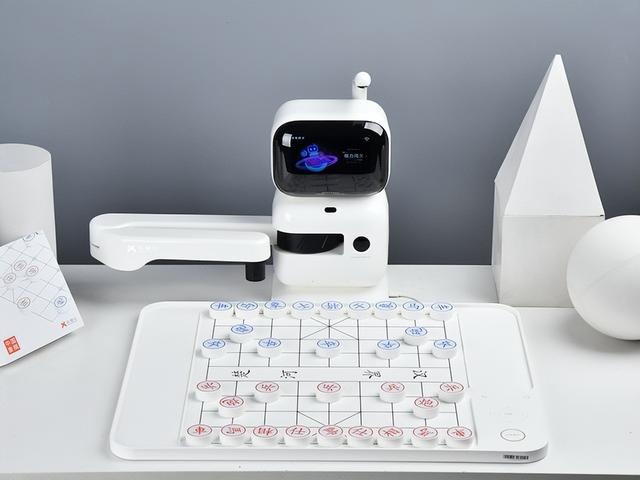 对弈黑科技 下棋不夹手 商汤"元萝卜senserobot"ai下棋机器人评测