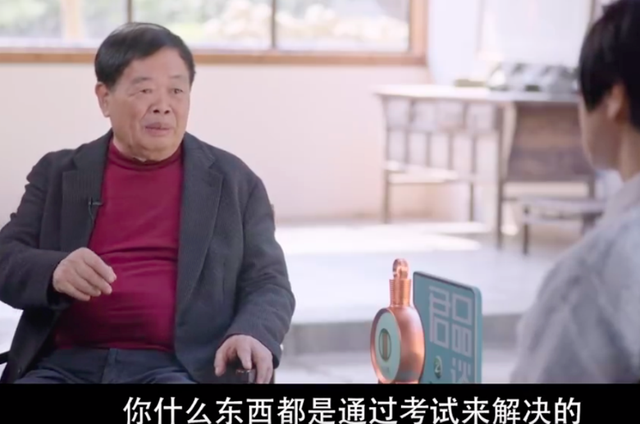 曹德旺谈大学生热衷考公务员:公务员不要技术只需要磨嘴皮,年轻人考不上就会出国,出不去就会送外卖