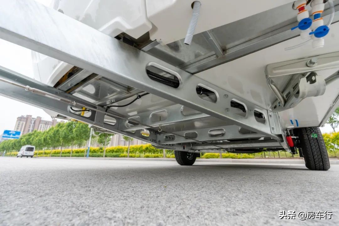 干湿分离房车设计_国产拖挂式房车那家强_爱旅490拖挂房车