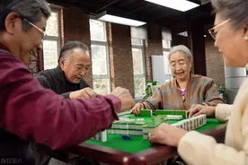 家里有个事多、蛮缠、作妖的老人是什么体验？晚辈生活苦不堪言图片