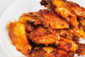 鸡翅别油炸或红烧了，这样做香煎奥尔良鸡翅，外焦里嫩一盘不够吃图片