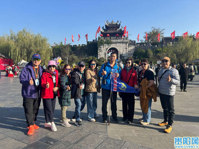 500余香港游客乘专列抵筑 开启“美味假期”之旅