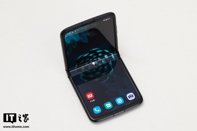 moto razr 2022 上手体验：实用为先，以旗舰致敬经典