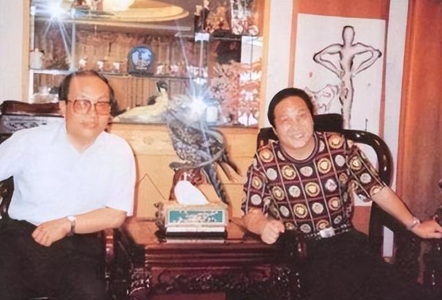 大师王林为多位女明星“床上开光” 让她们洗干净身体，在身上画符