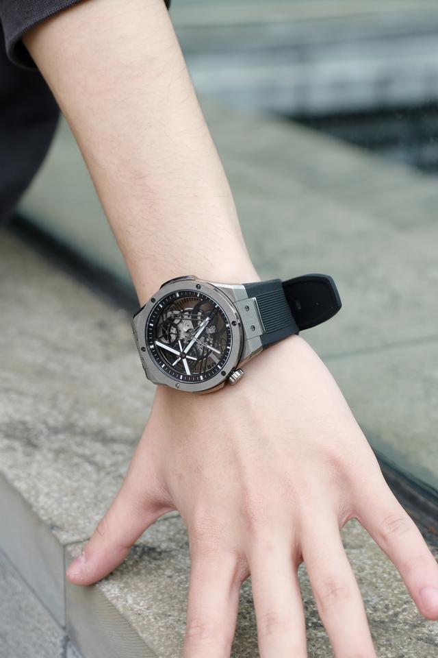 ҹ���Դ��߹⣬����ҹ����ʿ��˫���ǡ�X��е��