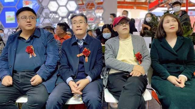 首届中国当代诗歌北京论坛暨《中国当代诗歌年鉴》首发式举办(图4)