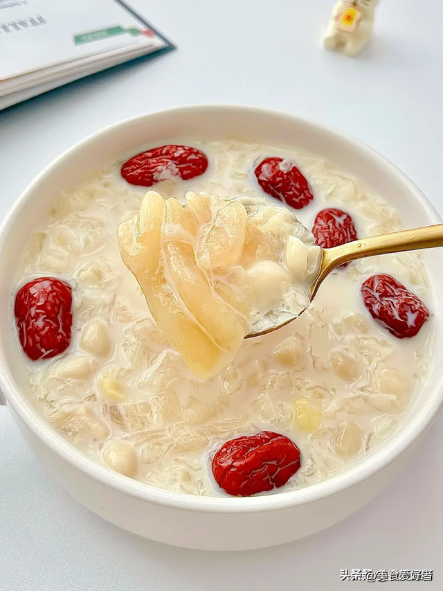 花胶莲子银耳窍门 2026年花胶银耳莲子汤的功效