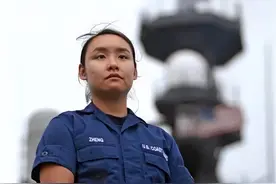 2019年华裔女兵郑浩儿，美舰上用中文“警告”我军，事后称很骄傲图片