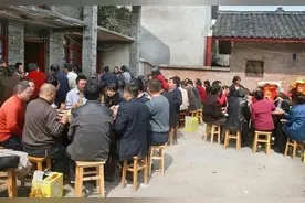 举办宴席，喝酒的男性要注意，想要大方得体，3句祝酒辞要谨记图片