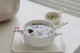 经典的皮蛋瘦肉粥，简单又好喝，只用电饭煲就能轻松搞定图片