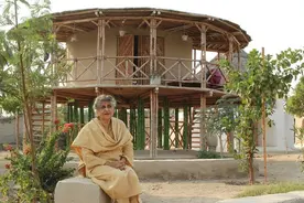 八十多岁的巴基斯坦首位女建筑师开始用竹子建房子图片