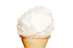 创意甜品：六个麦当劳香草冰淇淋甜筒加三块曲奇饼图片