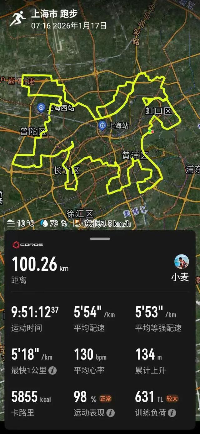 冬天跑步的年轻人，在城市冒险中重新定义自己