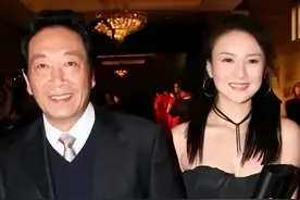 8年后再看饶芯语，31岁嫁给68岁的王奎荣，也未必是个错误图片