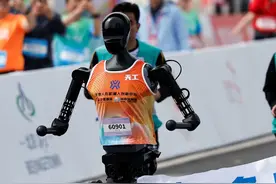 中国组织机器人跑马拉松，美国发现大事不妙，这仗还咋打？图片