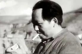 毛主席递烟给朋友，发现只剩一根烟，毛主席一个动作展现出高情商图片