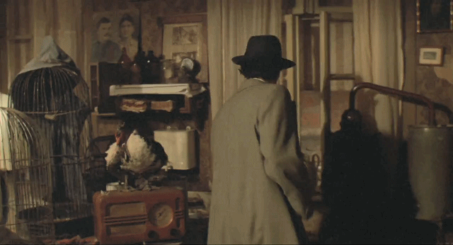 刚解封就冲上9.2！封闭管理20年，吃着狗罐头，搂着军官跳脱衣舞