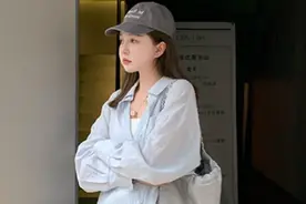 长款衬衣怎么搭配才好看？印花衬衫配小脚裤，青春美肆意散发图片