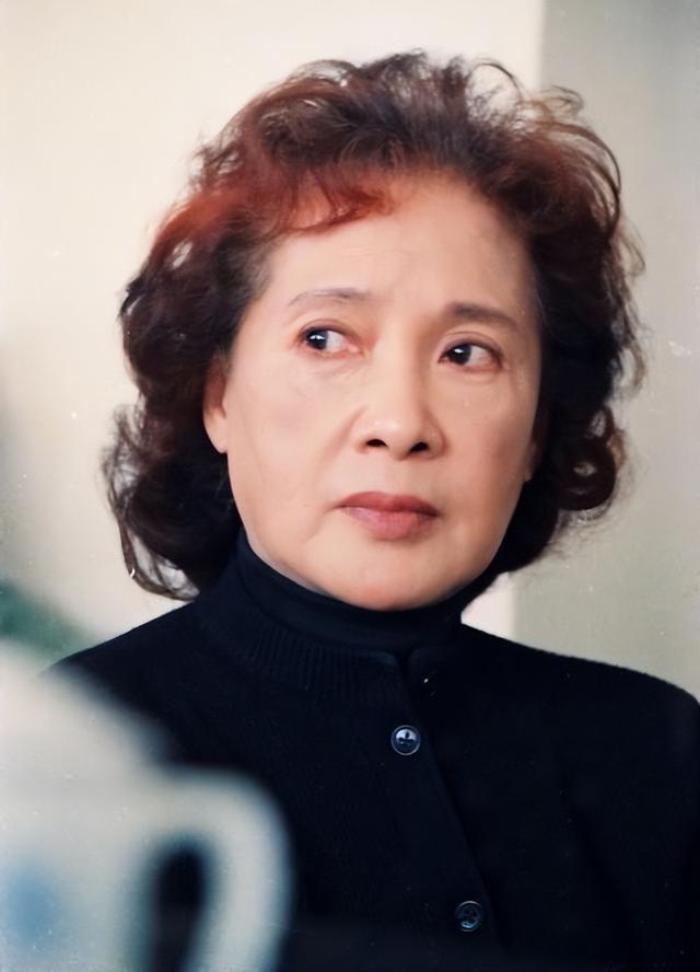 1966年艺术家秦怡被审查,"傻儿子"反复念叨:我妈妈不是反革命