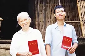 广西24岁男子娶71岁老太，竟相濡以沫16年，妻子最后遗言催人泪下图片