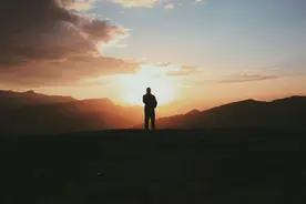 当一个人不联系你时，最好这样做！图片