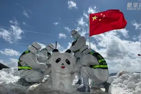 【#冰墩墩在中缅边境和戍边民警一起执勤#[酷]】图片