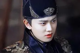 飞鱼服别乱穿，有人气场全开，有人却像太监，关键还得看仪态图片