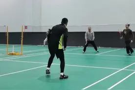 羽毛球馆很赚钱么图片