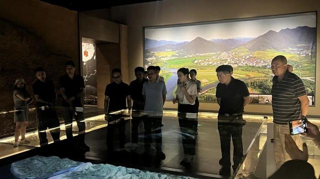 武汉东湖新技术开发区一行来馆考察