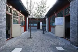俗语“宁住过头屋，不住露肘屋”，什么意思？有什么讲究图片