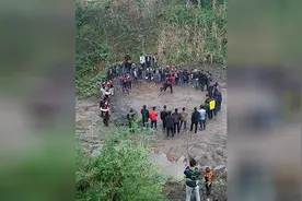 湖南河中出现“水猴子”，手细长拖村民下水，真的在“找替身”？图片