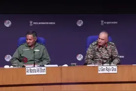 印海陆空三军将领坐成一排，接受采访，事后印民众确信：我们赢了图片