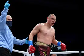 中国重量级一哥拼了！豪掷72万元，就为打世界第一拳王图片