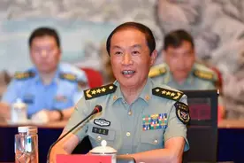 何卫东：15岁初中毕业参军，服役47年晋升战区司令，被授什么军衔图片