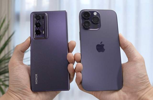 预算超8000元，选iPhone14还是荣耀Magic V2?真实感受不吐不快