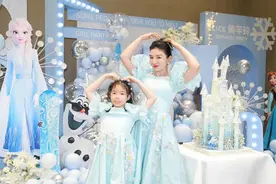 黄奕女儿生日宴大爆火！10岁女儿穿公主裙凹造型，五官长开更尴尬图片